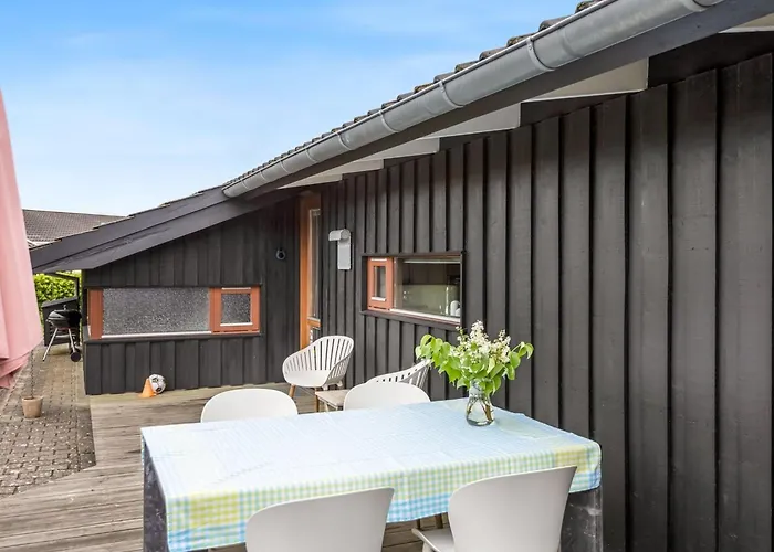 Ayda - 200m From The Sea By Interhome Semesterbostad Sjolund